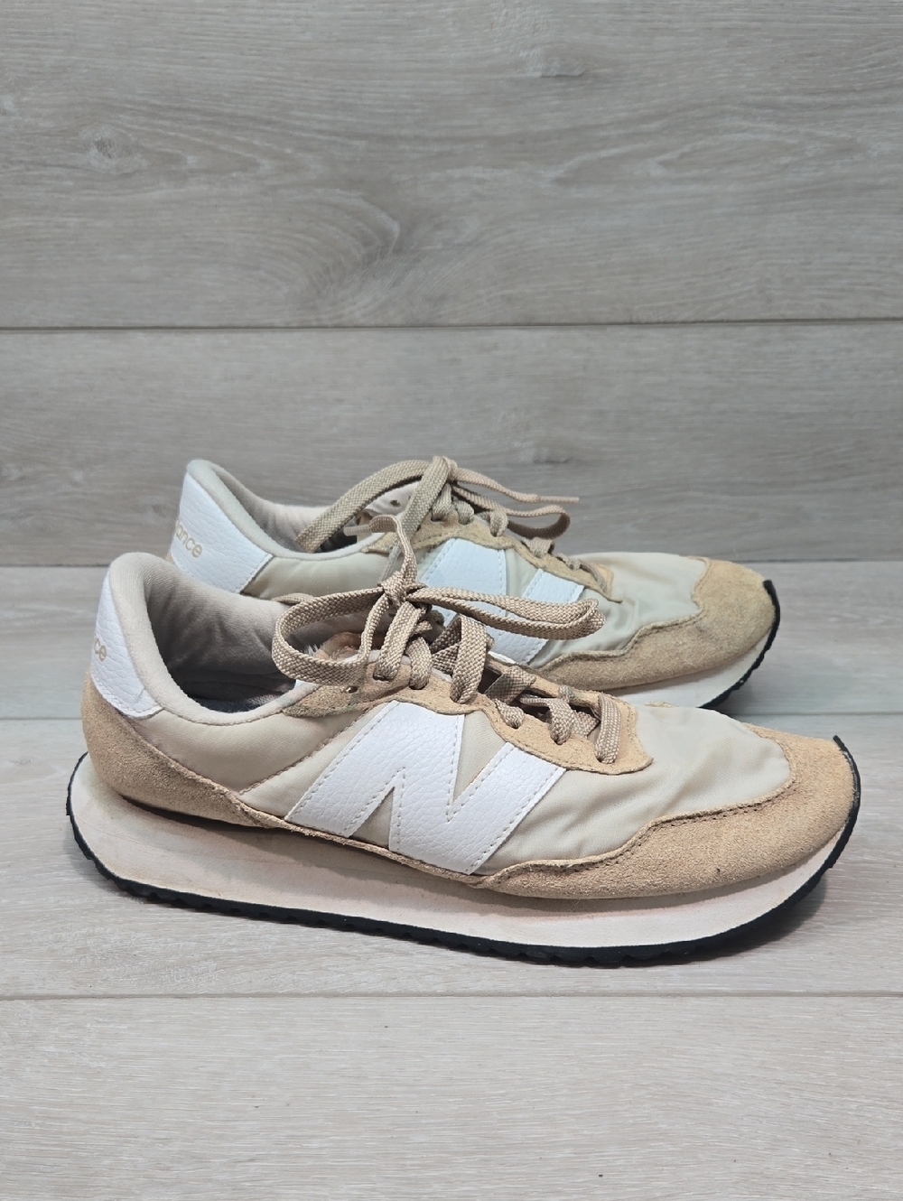 New Balance Women Logo Retro Runner Sneakers Athletic Shoes Sz 9